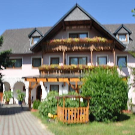 Hotel Arkadenhof Лойперсдорф бай Фюрстенфелд Екстериор снимка
