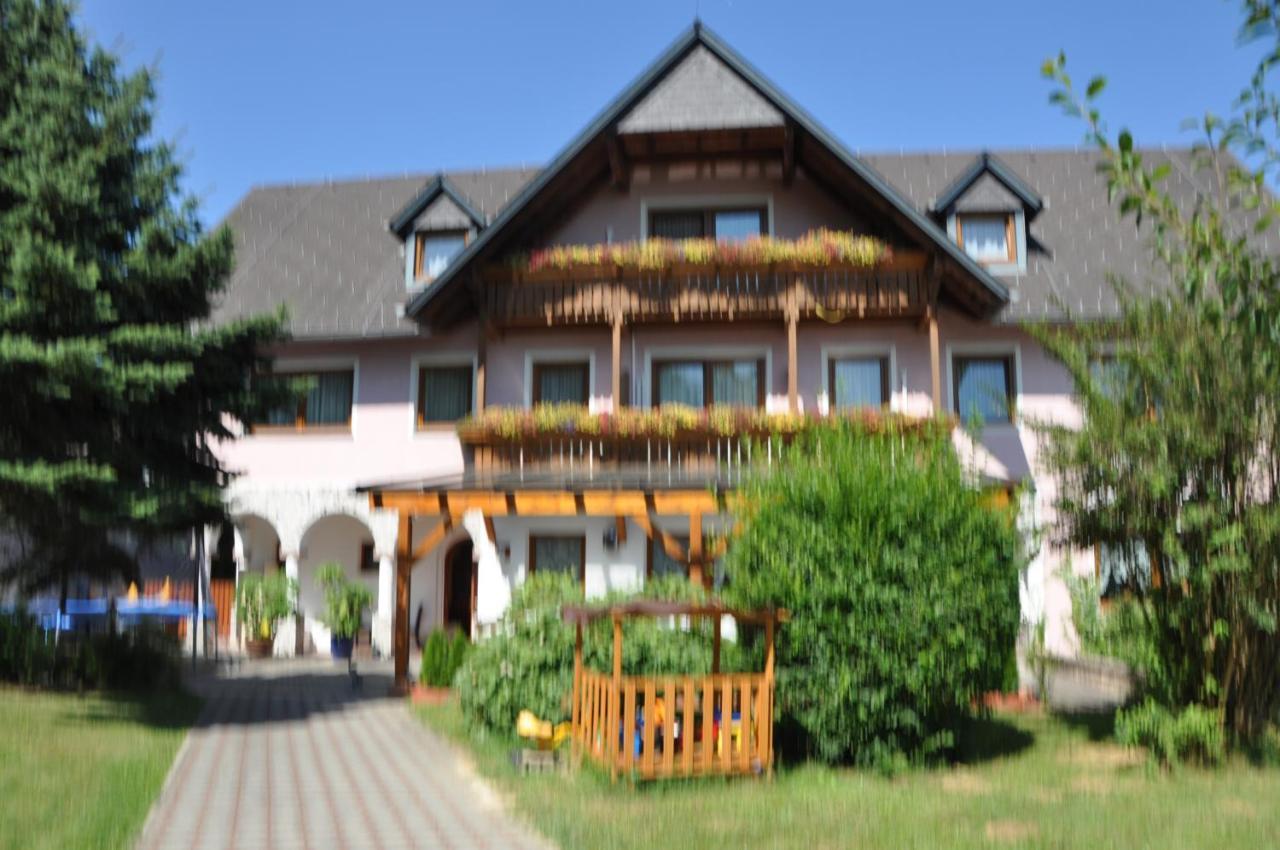 Hotel Arkadenhof Лойперсдорф бай Фюрстенфелд Екстериор снимка